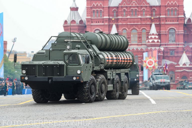 Rusia va livra în iulie Turciei sistemele antiaeriene S-400