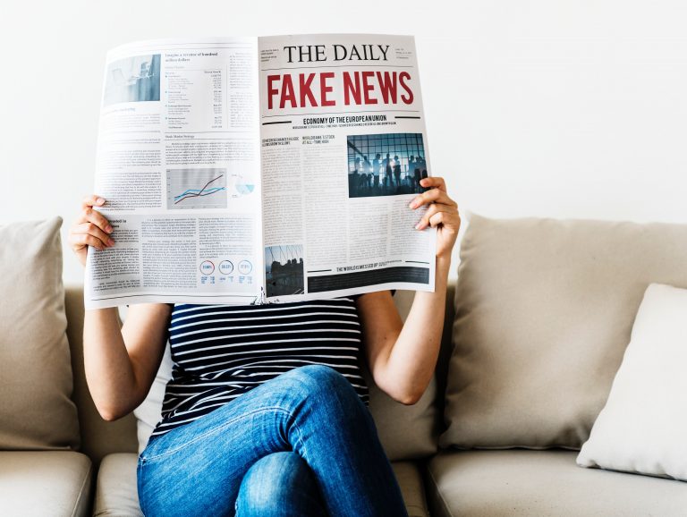 MAI ar putea închide publicațiile care difuzează informații false