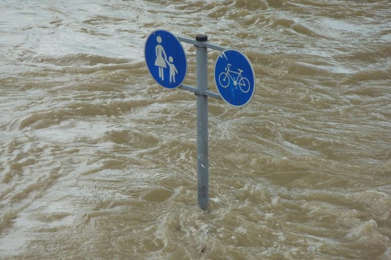 Cod galben de inundații pe râuri din 38 de județe până duminică după-amiază