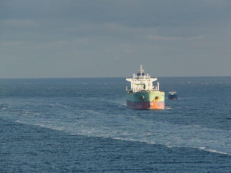 Nave comerciale, sabotate în apropiere de Emiratele Arabe Unite