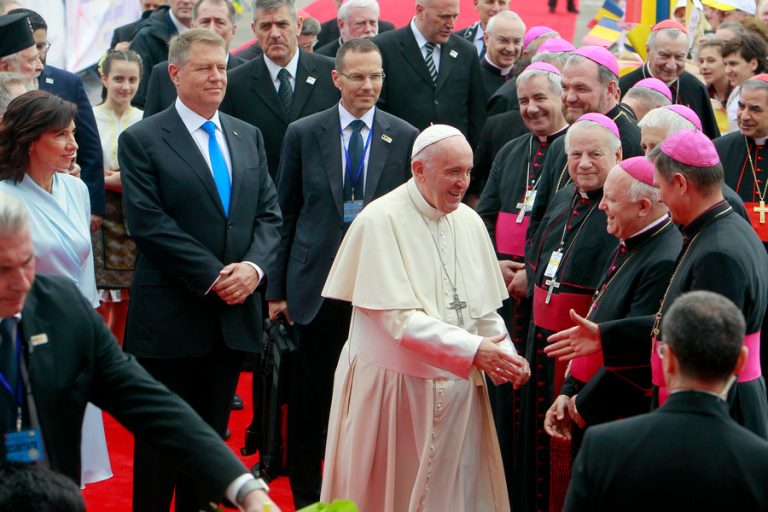 Număr mare de oameni, în prima zi a vizitei Suveranului pontif