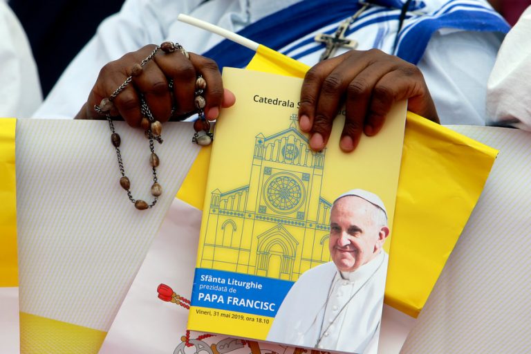 Papa Francisc a îndemnat la conviețuire în pace, în timpul slujbei de la Șumuleu Ciuc