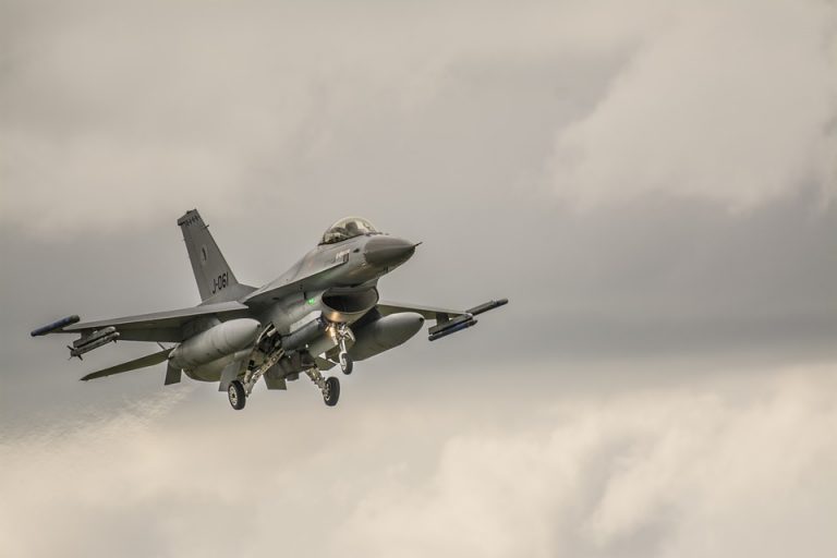 Bulgaria aşteaptă o ofertă a SUA privind vânzarea avioanelor F-16
