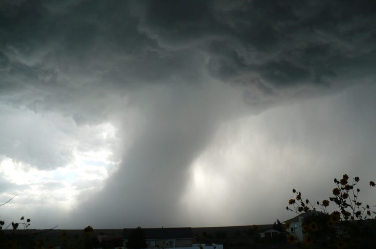 Cod roșu de vânt puternic cu aspect tornadic, în Sălaj