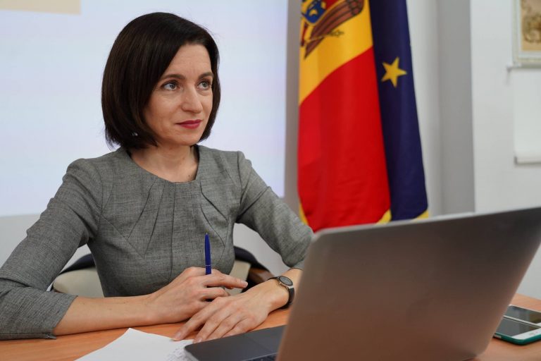 Maia Sandu, mesaj pentru Iohannis în ziua în care emisarul președintelui e la Chișinău