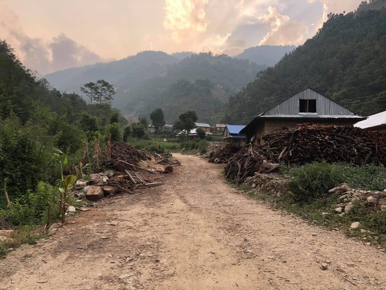 FOTO VIDEO Jurnalul de Facebook al unui voluntar român în Nepal