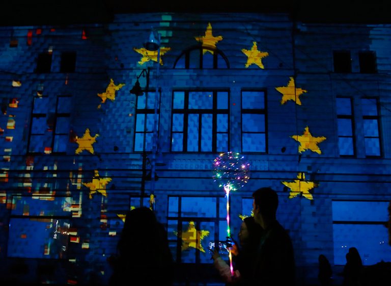 EURONEWS: UE ar trebui să îşi traseze propriul curs în afacerile internaţionale, consideră europenii