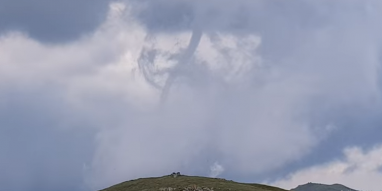 VIDEO Tornadă la Cota 2000, pe Platoul Bucegilor