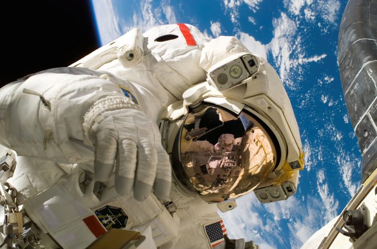 Trump le-a felicitat pe cele două astronaute care au efectuat prima misiune în spațiu, exclusiv feminină
