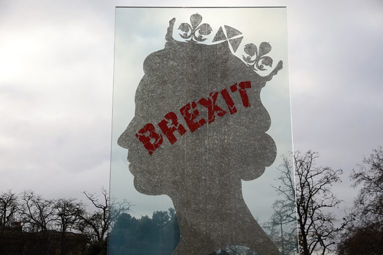 Noua șefă a Comisiei Europene respinge un Brexit dur. Mâna întinsă Londrei