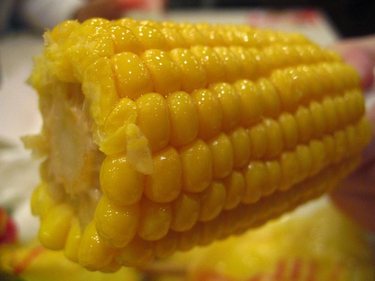 Peste două treimi dintre ingredientele şi alimentele folosite în restaurantele locale KFC și Pizza Hut provin din România.
