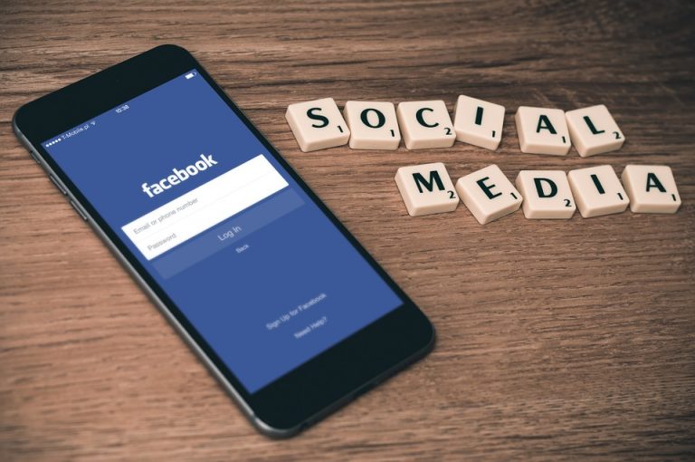 Facebook nu mai permite preinstalarea aplicațiilor sale pe telefoanele Huawei