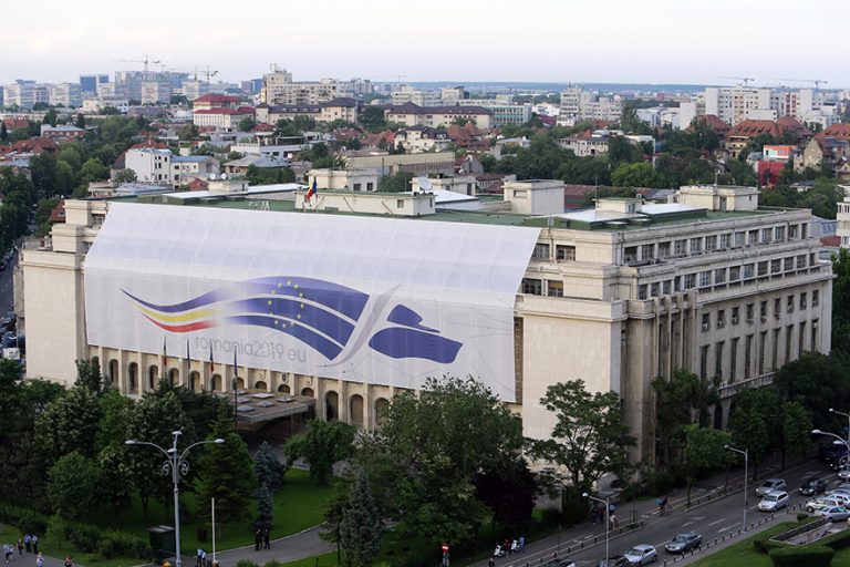Discuții la Guvern despre consecințele unui proces care ar putea antrena un default al României