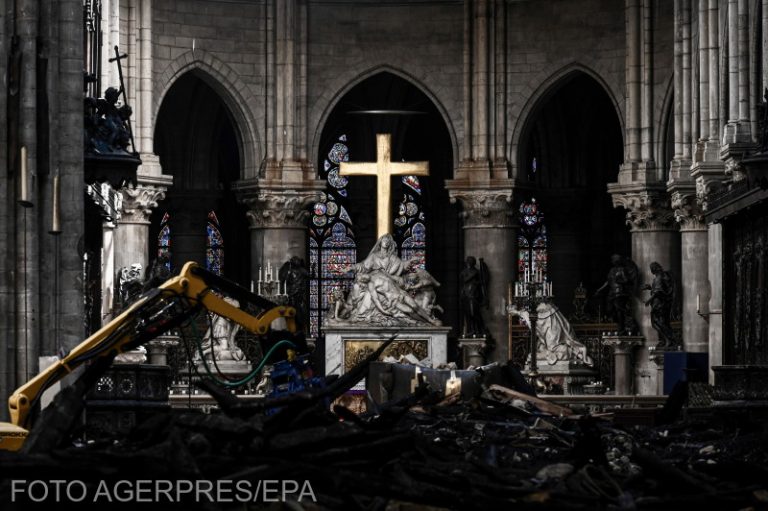 Notre Dame va fi restaurată exact cum a fost înainte de incendiu