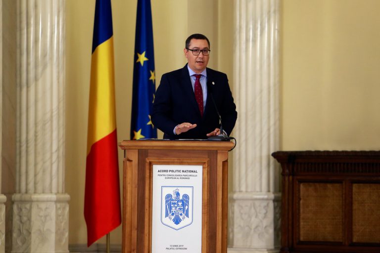Victor Ponta a renunțat la mandatul de europarlamentar