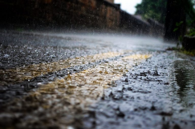 Alertă meteo: Cod galben de ploi torențiale și vijelii. Care sunt zonele vizate
