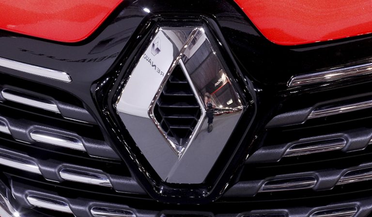 The Renault logo on a vehicle displayed during the International Motor Show Auto 2019 in Riga, Latvia, 13 April 2019 (reissued 26 May 2019). Media reports on 26 May 2019 state Fiat Chrysler could on 27 May 2019 make public information regarding a possible merger with Renault. Reports further state Renault board will meet on 27 May to discuss the topic. EPA/TOMS KALNINS