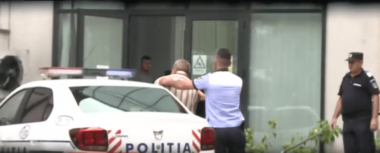 Ucigașul celor două fete solicită îngrijiri medicale. Reconstituirea, întreruptă