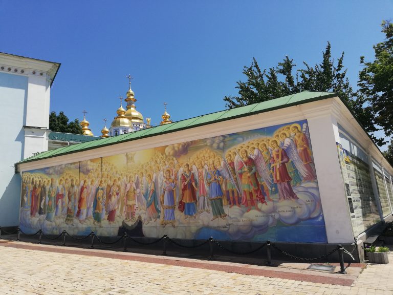 GALERIE FOTO – Kiev, incursiune în memoria unor tragedii
