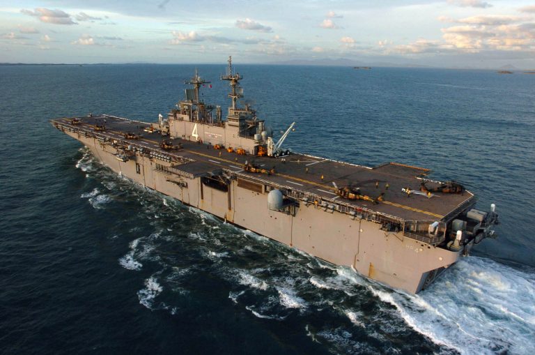 Trump anunță doborârea unei drone iraniene de către o navă americană. Reacția Teheranului