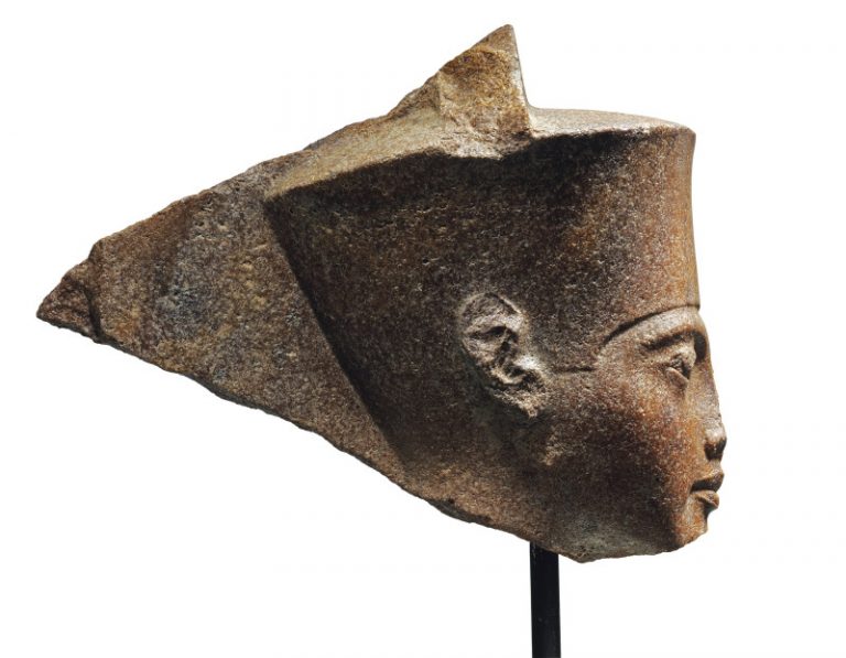 Vânzare controversată a unei statui ce-l înfățișează pe Tutankhamon