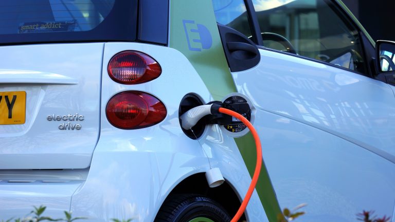 Rată spectaculoasă de creștere a numărului de automobile electrice