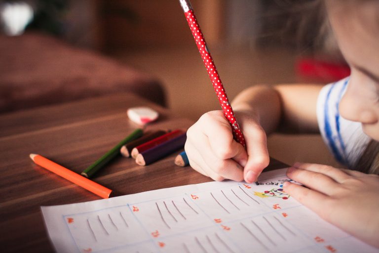 Edupedu.ro: Guvernul ia în calcul să prelungească vacanța de vară