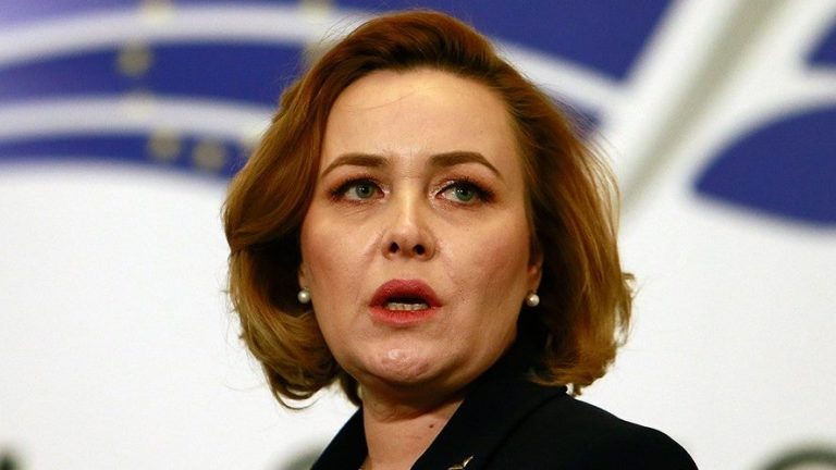O remaniere minimalistă