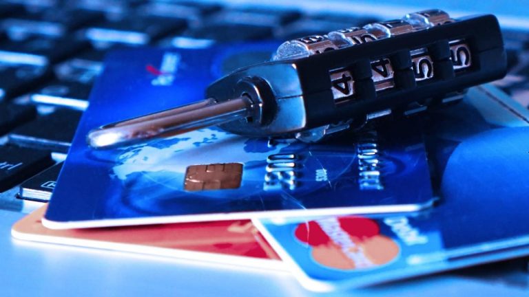 Furt de date fără precedent din sistemul bancar