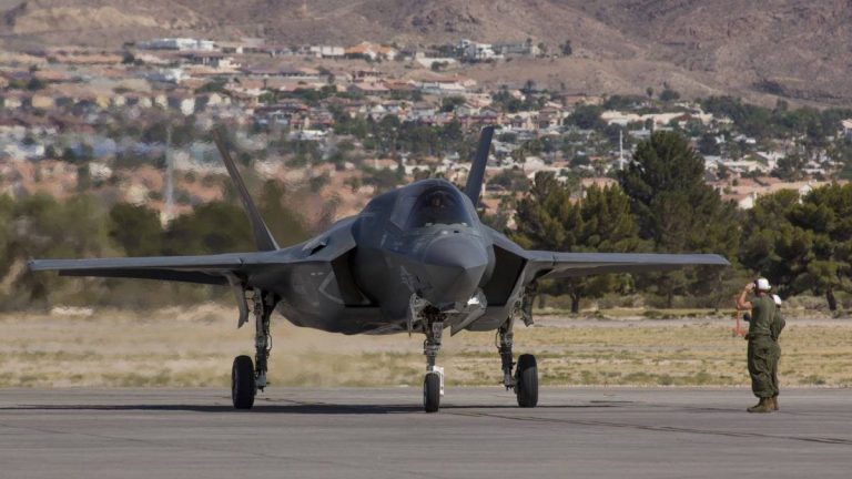 Avioane militare israeliene au atacat poziţii iraniene din Irak