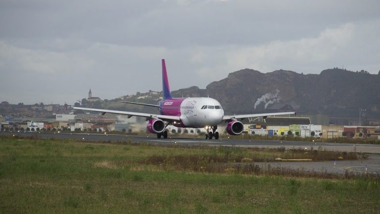 Competiție cu premii constând în călătorii gratuite timp de un an, cu avionul