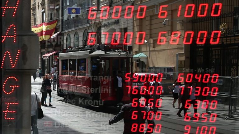 Războiul monetar al lui Erdoǧan întărește leul