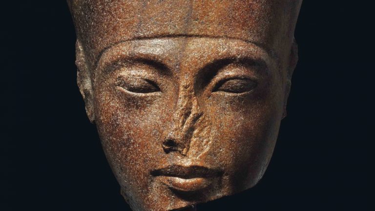 O sculptură a lui Tutankhamon, sursă de controverse, a fost vândută pentru 6 milioane de dolari