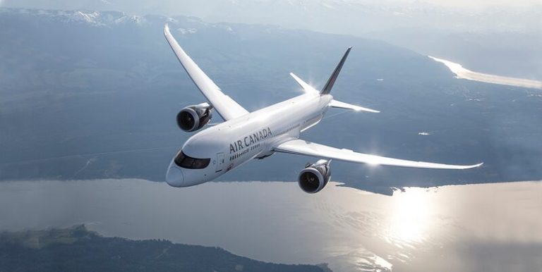 Turbulențe deasupra Pacificului. Zeci de pasageri dintr-un avion au fost răniți