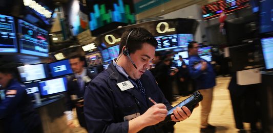 NEW YORK, NY - JANUARY 29: Traders work on the floor of the New York Stock Exchange after a Federal Reserve announcement on January 29, 2014 in New York City. Following the Fed announcement of another reduction in its monthly bond buying program, The Dow Jones industrial average was down over than 200 points following the news about the Fed. (Photo by Spencer Platt/Getty Images)