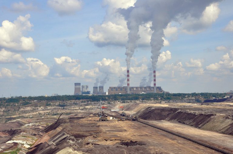 BLOOMBERG: Polonia și Ungaria au dreptate să se teamă   de Acordul Verde al UE