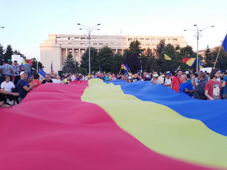 „10 august”. “PSD, ciuma roșie!”/ Momentul luminițelor/ Recital Davide Martello