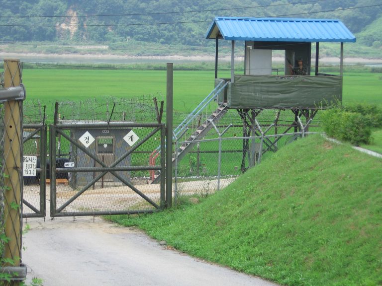 Un militar nord-corean a dezertat în Coreea de Sud prin Zona Demilitarizată