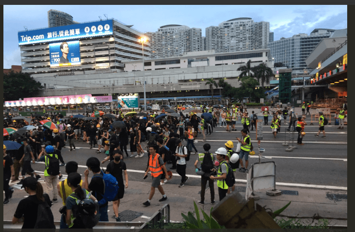 China, amenințare frontală pentru protestatarii din Hong Kong: Nu vă jucați cu focul