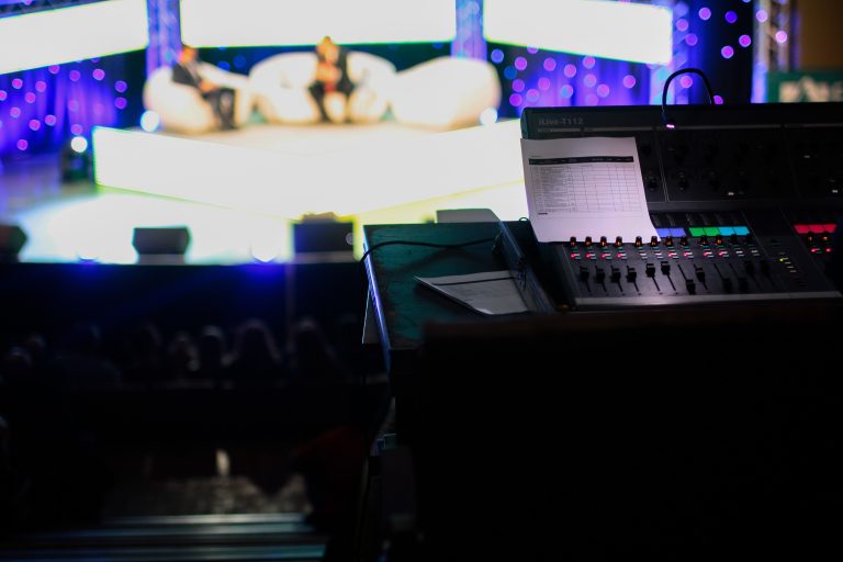 O fuziune de 28 de miliarde de dolari pe piața de televiziune