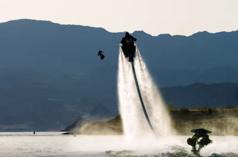 VIDEO – Franky Zapata, supranumit „omul zburător”, va încerca iar să traverseze Canalul Mânecii pe flyboard