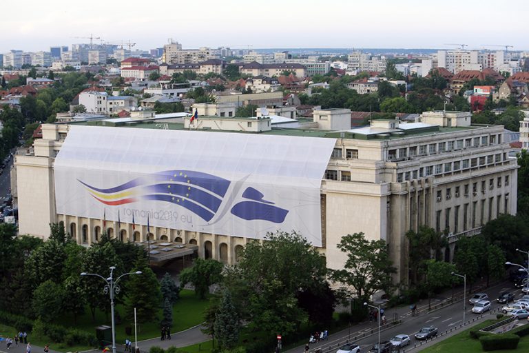 Avertisment Standard & Poor’s: riscuri tot mai mari pentru economie