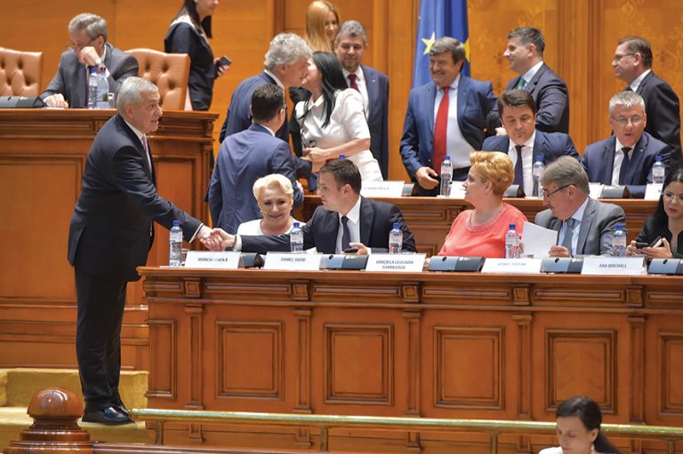 S-a găsit explicația migrației politicienilor. Depind de salariul de parlamentar, nu știu să muncească