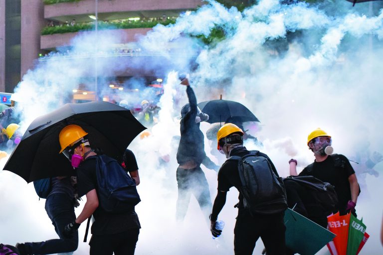 China sprijină demersul legislativ al Hong Kongului de interzicere a măștilor în timpul protestelor