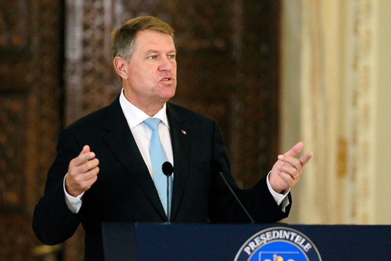 Iohannis a promulgat legea. Rezidenţiatul se va desfășura pe 8 decembrie