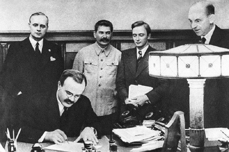 Analist: Rușii vor să justifice agresiunile generate de semnarea Pactului Molotov-Ribbentrop