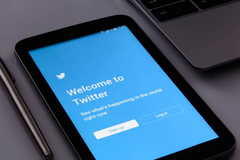 Twitter a folosit în scop publicitar date personale furnizate de utilizatori pentru autentificare