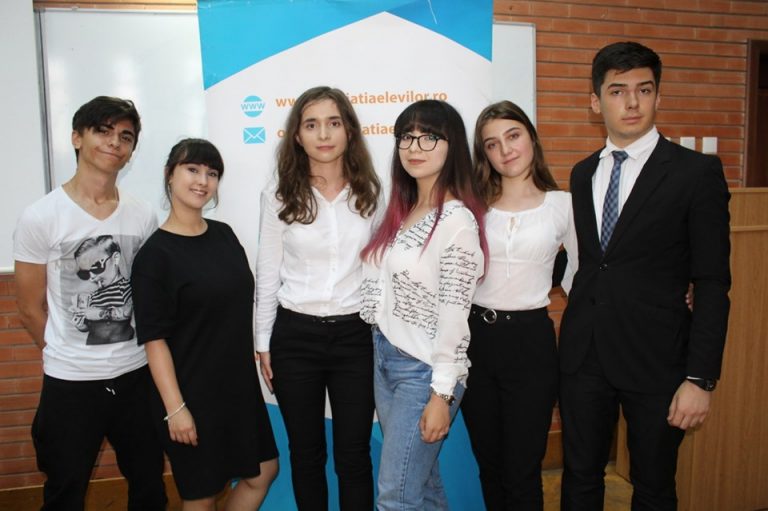 Ministerul Educației, dat în judecată după ce elevii cu medii sub 5 nu mai pot urma liceul
