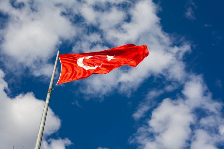 UE avertizează împotriva operațiunii care va fi lansată de Turcia în Siria