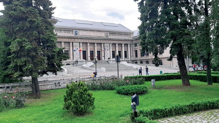 Lansări de cărţi şi expoziţii în Republica ploieşteană, sub privirile unui Caragiale din „ceară pierdută“